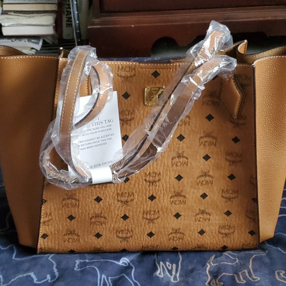 Mcm large tote firm   new signature leather    sold out bag tagged warranty